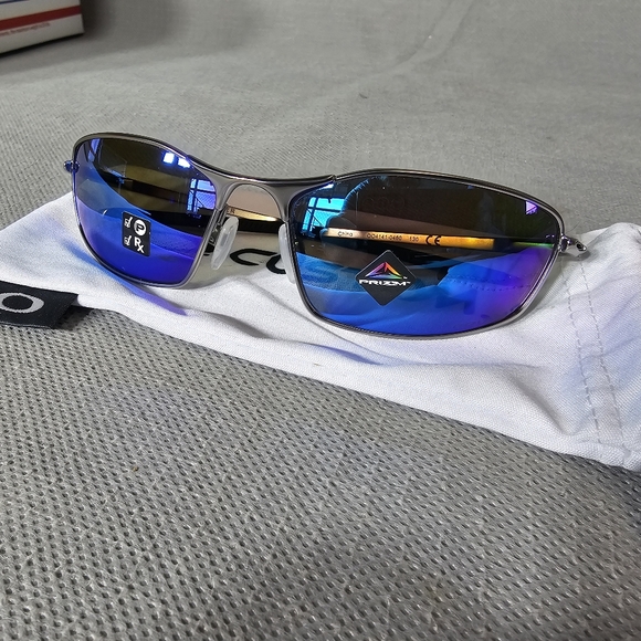Oakley Whisker - Satin Chrome/Prizm Polarized Fit: Narrow - Size: L (134mm) - Picture 5 of 8